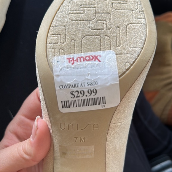 NWT Creme Suade Pointed Toe Platform Heels - Picture 7 of 7